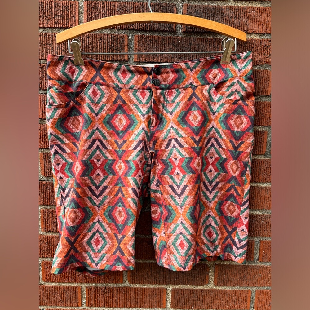 She beest riding shorts